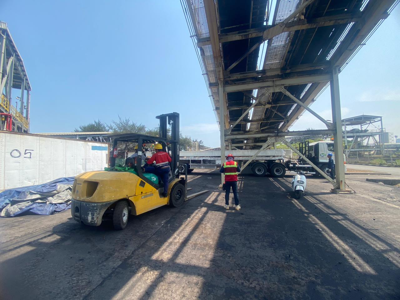 Cargo packing process at Dafema warehouse